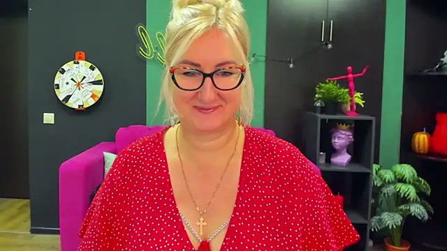 ChristyBrooks online show from February 20, 2025, 1:19 pm