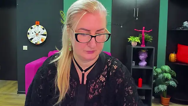 ChristyBrooks online show from February 28, 2025, 4:20 pm