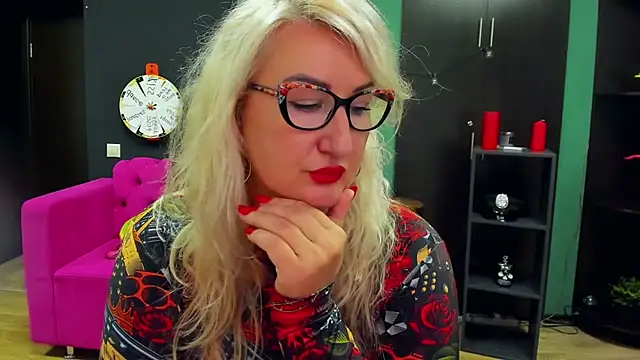 ChristyBrooks online show from September 21, 2025, 2:11 pm