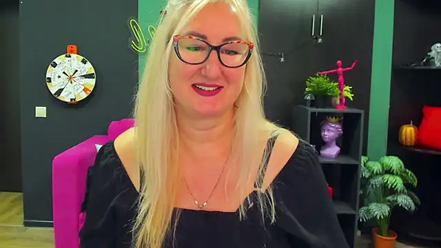 ChristyBrooks online show from February 19, 2025, 6:32 pm