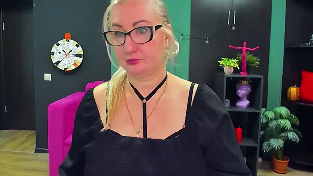 ChristyBrooks online show from February 28, 2025, 1:14 pm