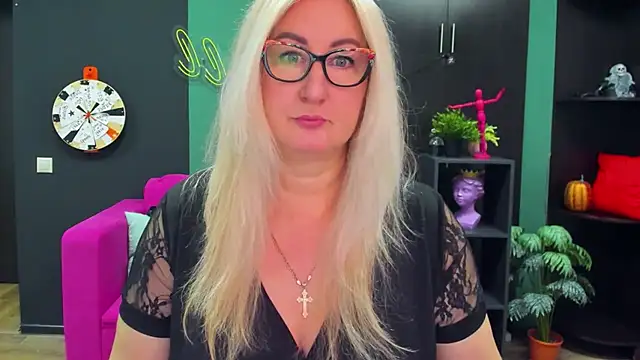 ChristyBrooks online show from February 19, 2025, 12:11 pm