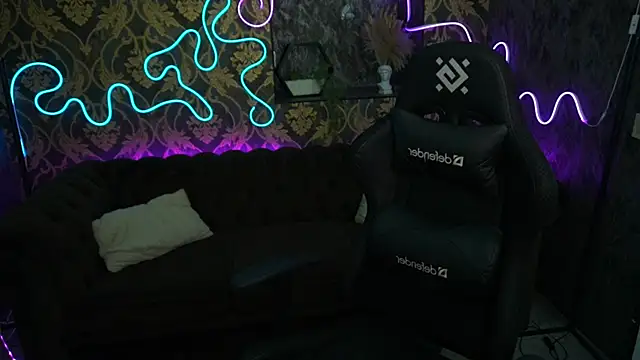 ShinyShyy online show from March 13, 2025, 5:28 pm