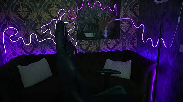 ShinyShyy online show from February 9, 2025, 10:31 am