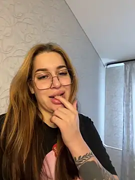 Snapshot of VikiDemi chatting on September 28, 2025, 10:44 am VikiDemi online show from September 28, 2025, 10:44 am