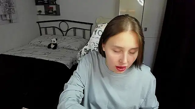 LinaTruly online show from November 26, 2025, 9:59 pm