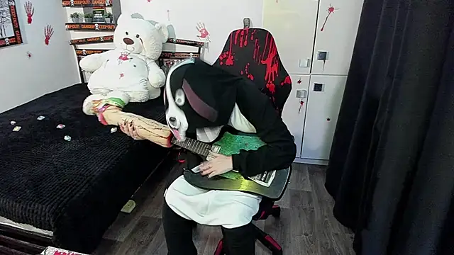 LinaTruly online show from October 31, 2025, 9:54 pm