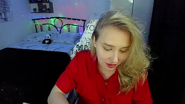 LinaTruly online show from November 3, 2025, 9:40 pm