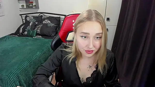 LinaTruly online show from September 26, 2025, 9:32 pm