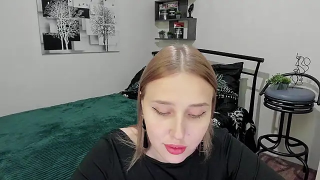 LinaTruly online show from February 4, 2025, 12:51 am