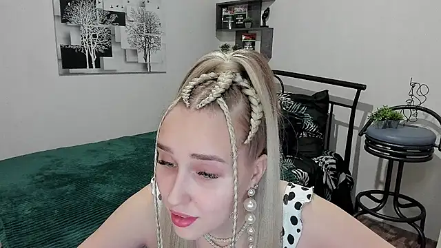 LinaTruly online show from February 19, 2025, 8:31 pm