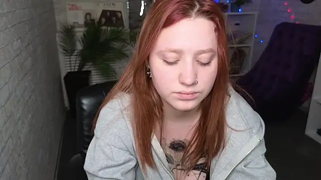 Snapshot of Ruby_Rubarb chatting on February 26, 2025, 5:21 pm Ruby Rubarb online show from February 26, 2025, 5:21 pm