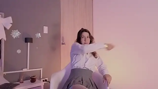 jolie lov online show from November 28, 2025, 1:22 pm