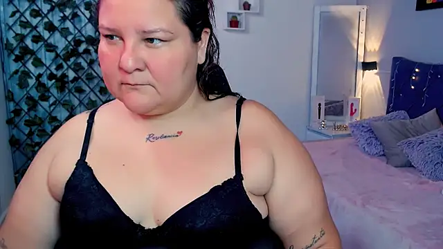 Snapshot of julieta_733 chatting on December 21, 2024, 5:18 pm julieta 733 online show from December 21, 2024, 5:18 pm