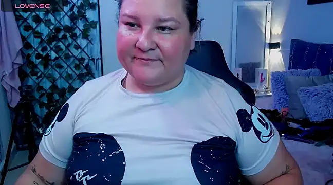 Snapshot of julieta_733 chatting on December 17, 2024, 8:21 pm julieta 733 online show from December 17, 2024, 8:21 pm