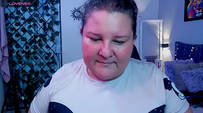 Snapshot of julieta_733 chatting on December 17, 2024, 5:15 pm julieta 733 online show from December 17, 2024, 5:15 pm