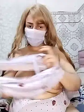 Snapshot of Kamilya_767 chatting on December 29, 2024, 9:20 pm Kamilya 767 online show from December 29, 2024, 9:20 pm