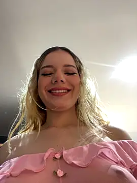 Snapshot of NicoleCut chatting on October 6, 2025, 11:00 am NicoleCut online show from October 6, 2025, 11:00 am