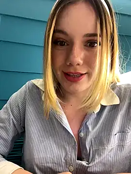 Snapshot of NicoleCut chatting on October 11, 2025, 11:06 pm NicoleCut online show from October 11, 2025, 11:06 pm