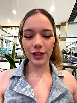 Snapshot of NicoleCut chatting on October 1, 2025, 8:02 pm NicoleCut online show from October 1, 2025, 8:02 pm