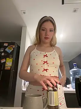 Snapshot of NicoleCut chatting on September 28, 2025, 11:28 am NicoleCut online show from September 28, 2025, 11:28 am