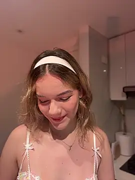 NicoleCut online show from April 7, 2026, 11:01 am