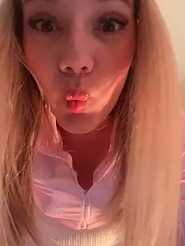 NicoleCut online show from February 28, 2025, 11:03 am