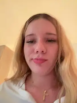 NicoleCut online show from February 25, 2025, 10:48 am