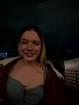 Snapshot of NicoleCut chatting on October 12, 2025, 11:17 pm NicoleCut online show from October 12, 2025, 11:17 pm