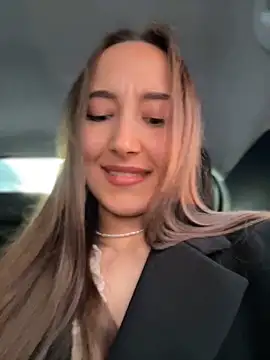 VelvetVixenI online show from April 18, 2026, 4:09 pm