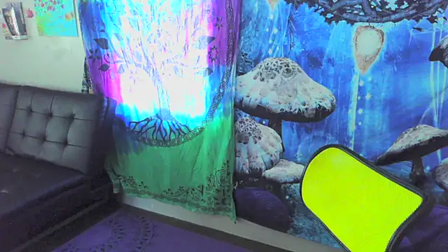  hellostormy  online show from September 30, 2025, 3:18 pm