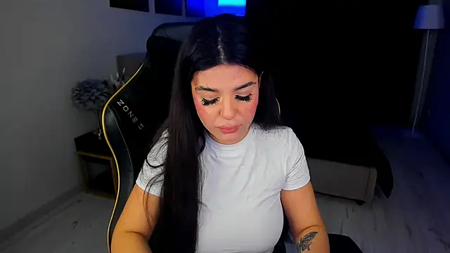 Snapshot of AlluringAriel chatting on November 24, 2025, 7:36 pm AlluringAriel online show from November 24, 2025, 7:36 pm