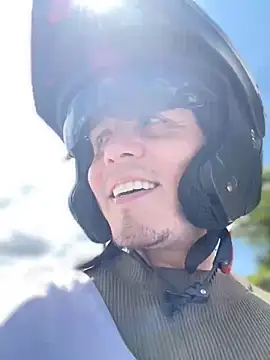 Snapshot of adam-rivera chatting on September 21, 2025, 3:50 pm adam-rivera online show from September 21, 2025, 3:50 pm