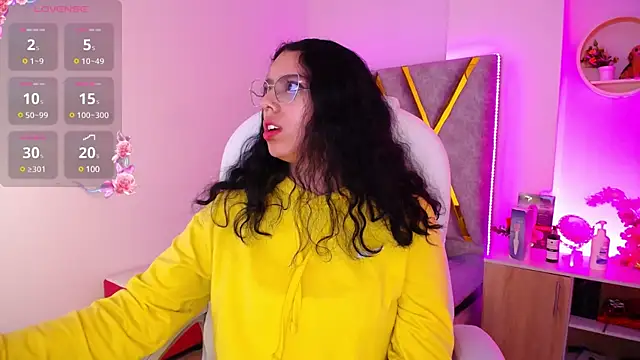 Snapshot of Aurora_Brownn chatting on March 1, 2025, 8:13 am Aurora Brownn online show from March 1, 2025, 8:13 am