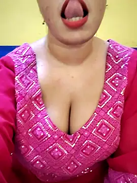 Snapshot of Haniya-143 chatting on September 18, 2025, 8:45 pm Haniya-143 online show from September 18, 2025, 8:45 pm