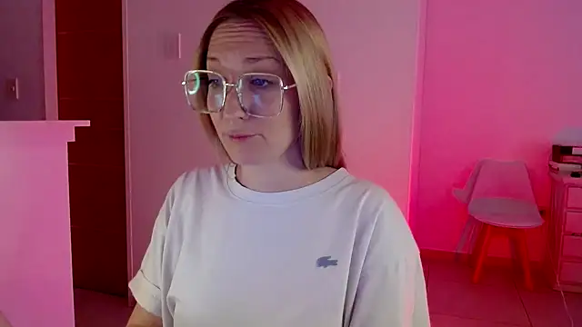 Snapshot of CabledHeredity chatting on October 27, 2025, 7:04 pm CabledHeredity online show from October 27, 2025, 7:04 pm