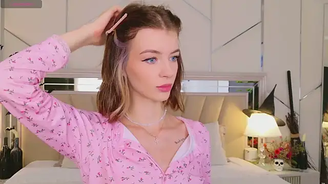 MeganMour online show from October 24, 2025, 5:01 pm