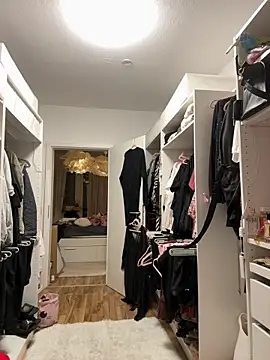 Engel mia online show from April 10, 2026, 11:45 pm