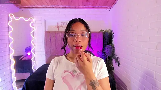 Snapshot of penelope_tay1 chatting on October 3, 2025, 3:30 am penelope tay1 online show from October 3, 2025, 3:30 am