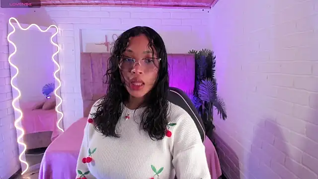 Snapshot of penelope_tay1 chatting on October 5, 2025, 3:41 am penelope tay1 online show from October 5, 2025, 3:41 am