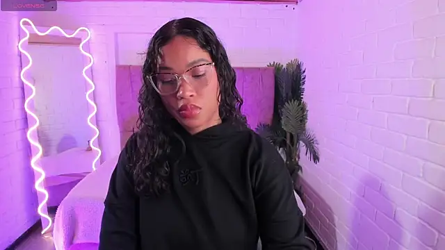 Snapshot of penelope_tay1 chatting on October 6, 2025, 3:40 am penelope tay1 online show from October 6, 2025, 3:40 am