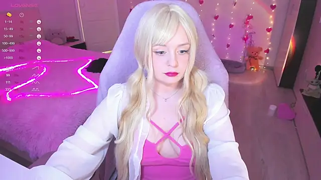 Snapshot of Amy_honey_angel chatting on March 5, 2025, 11:06 am Amy honey angel online show from March 5, 2025, 11:06 am
