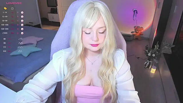 Snapshot of Amy_honey_angel chatting on January 21, 2025, 12:18 pm Amy honey angel online show from January 21, 2025, 12:18 pm