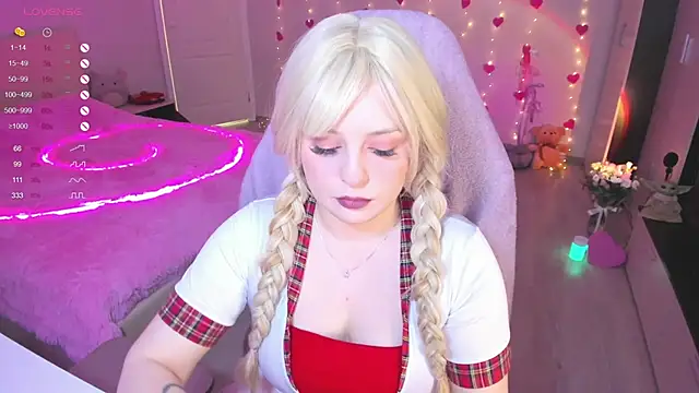 Snapshot of Amy_honey_angel chatting on February 24, 2025, 10:04 am Amy honey angel online show from February 24, 2025, 10:04 am