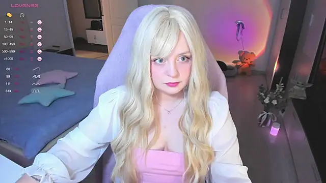 Snapshot of Amy_honey_angel chatting on January 21, 2025, 8:52 am Amy honey angel online show from January 21, 2025, 8:52 am