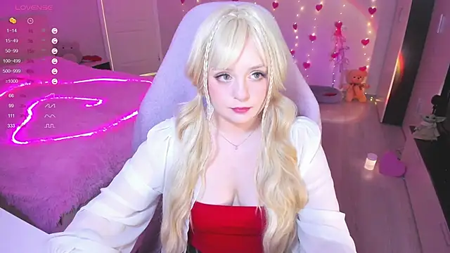 Snapshot of Amy_honey_angel chatting on February 12, 2025, 9:31 am Amy honey angel online show from February 12, 2025, 9:31 am