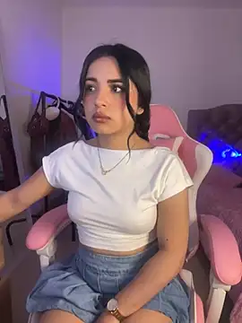 Snapshot of Emily-14 chatting on September 22, 2025, 1:11 am Emily-14 online show from September 22, 2025, 1:11 am