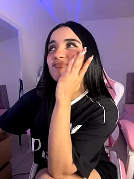 Snapshot of Emily-14 chatting on October 16, 2025, 2:20 am Emily-14 online show from October 16, 2025, 2:20 am