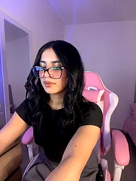 Snapshot of Emily-14 chatting on October 17, 2025, 4:27 am Emily-14 online show from October 17, 2025, 4:27 am