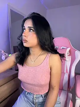 Snapshot of Emily-14 chatting on September 29, 2025, 4:52 am Emily-14 online show from September 29, 2025, 4:52 am